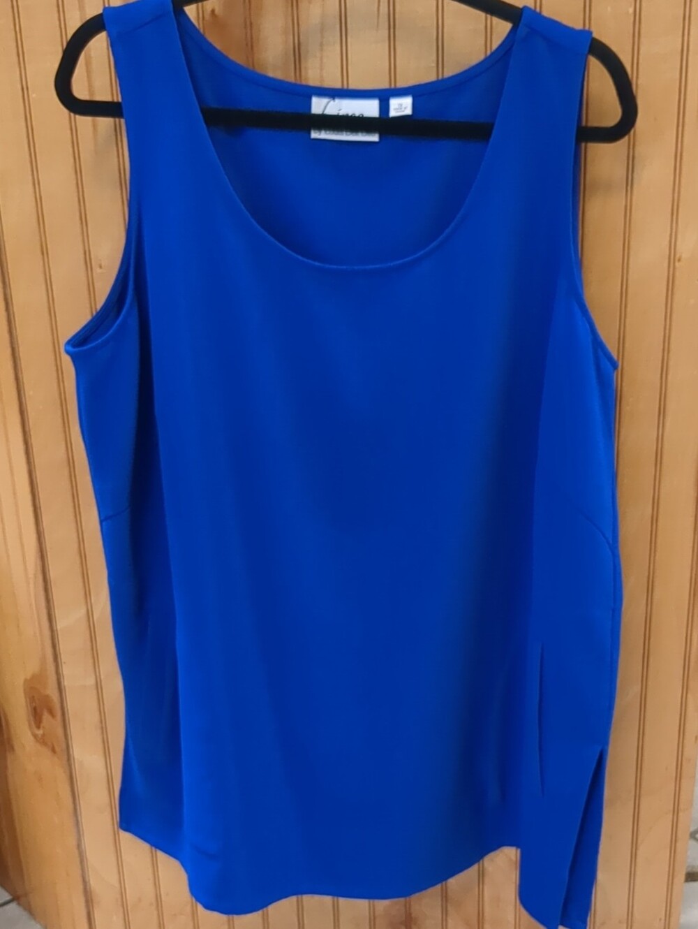 Sleeveless Scoop Neck Tank Top in Royal Blue